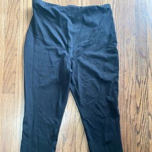 Old Navy Maternity Exercise Capris